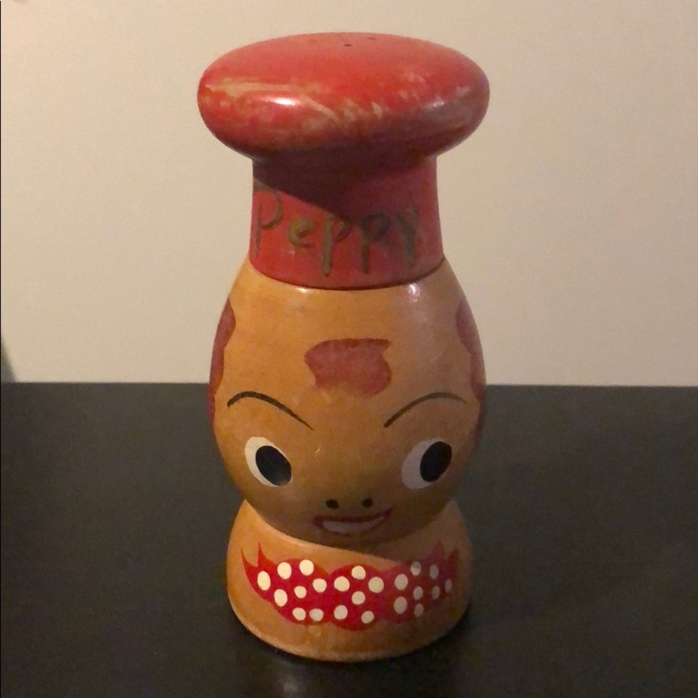 Vintage 1940’s salt  Peppy Shaker wood by hand
